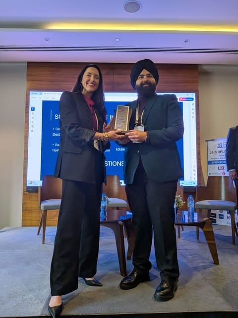 Rajatpreet Singh Modi receives the award on stage at the IIPLA Summit in Dubai
